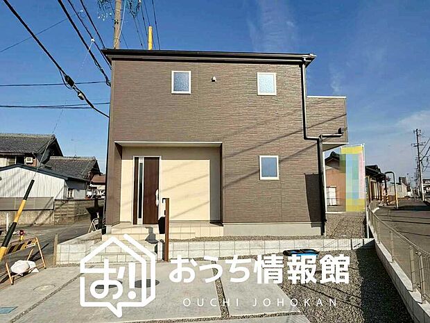 【現地写真（外観）【１号地】】雨で汚れを落とし、耐久性・耐候性に優れた外壁を使用しています。