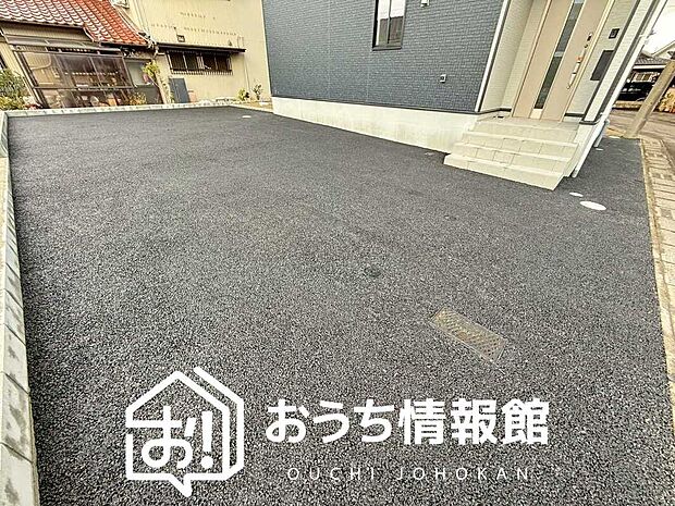 【現地写真（駐車場）】駐車スペースが広く、運転が苦手な方も安心です。