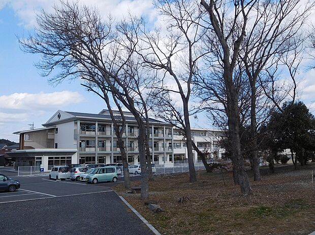 美濃加茂市立山手小学校（約1,600m）