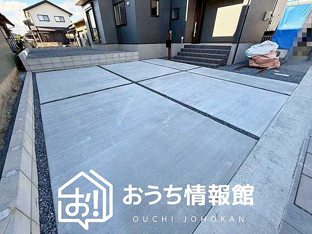 【現地写真(駐車場)】駐車スペースが広く、運転が苦手な方も安心です。