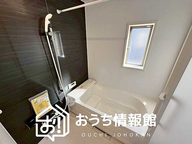 【現地写真（浴室）】浴室暖房乾燥機付き。１坪タイプで広々です。