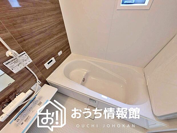 【現地写真（浴室）】浴室暖房乾燥機付き。１坪タイプで広々です。