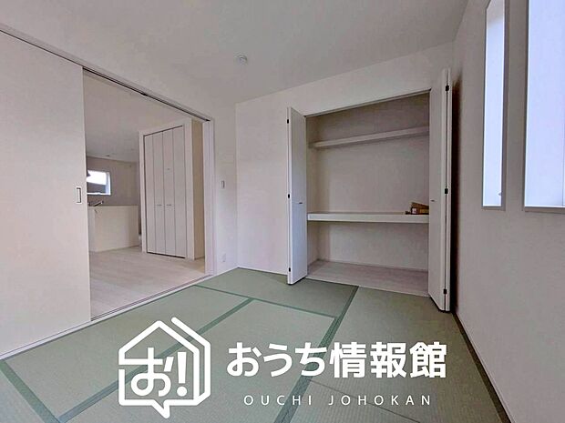 【現地写真（和室）】大壁仕様の新和室。くつろぎの空間です。