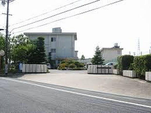 四日市市立三重平中学校（約350m）