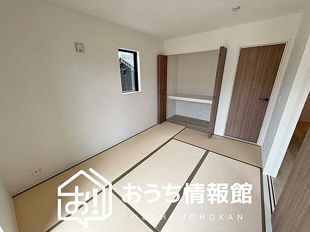 【現地写真（和室）】大壁仕様の新和室。くつろぎの空間です。