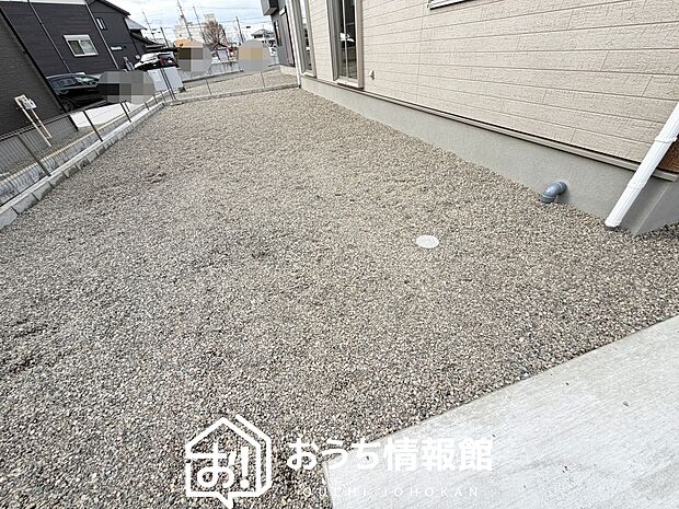 【庭】広々としたプライベート空間でお子様との遊び場、家庭菜園も可能です。