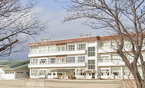 四日市市立楠中学校（約1,780m）