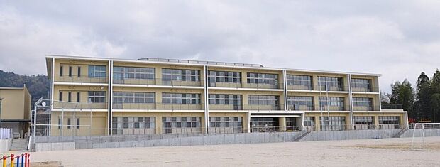 伊賀市立上野北小学校（約2,100m）