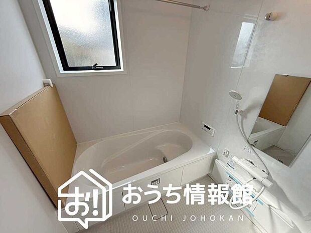 【現地写真(浴室)】浴室暖房乾燥機付き。1坪タイプで広々です。