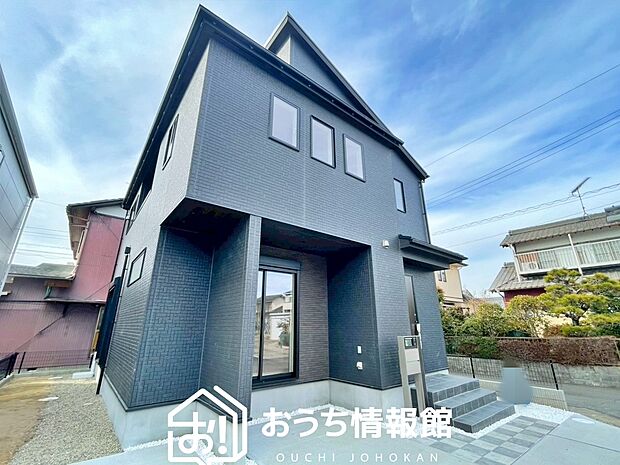 【現地写真(外観)【1号地】】雨で汚れを落とし、耐久性・耐候性に優れた外壁を使用しています。