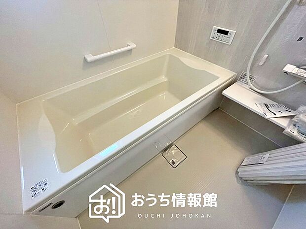 【現地写真(浴室)】浴室暖房乾燥機付き。1坪タイプで広々です。