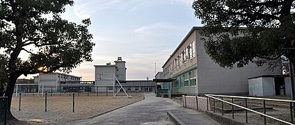 一宮市立葉栗小学校 700ｍ(徒歩9分)