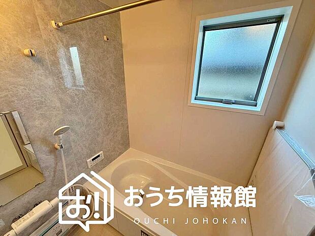 【現地写真(浴室)】浴室暖房乾燥機付き。1坪タイプで広々です。