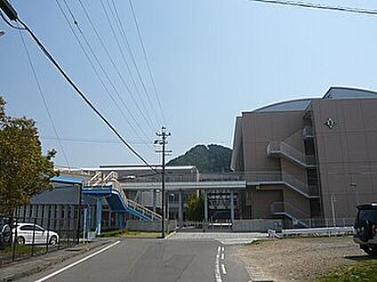 山県市立高富中学校 1200ｍ(徒歩15分)