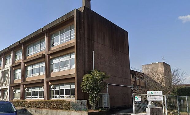 津市立栗真小学校（約2,000m）