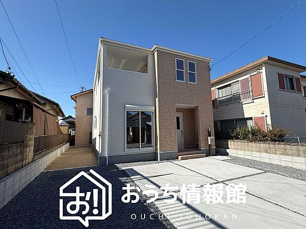 【現地写真(外観)】軽くて火災に強い屋根材を採用し、地震時の建物への負担や揺れを軽減しています。