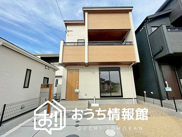 【現地写真(外観)【3号地】】軽くて火災に強い屋根材を採用し、地震時の建物への負担や揺れを軽減しています。