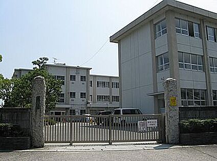四日市市立三重小学校 750ｍ(徒歩10分)