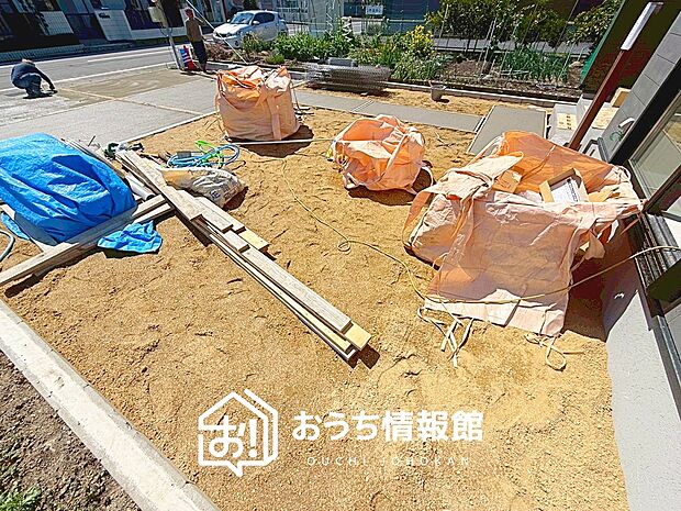 【庭】広々としたプライベート空間でお子様との遊び場、家庭菜園も可能です。