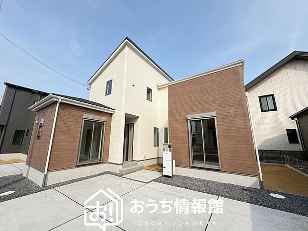 【現地写真(外観)【3号地】】軽くて火災に強い屋根材を採用し、地震時の建物への負担や揺れを軽減しています。