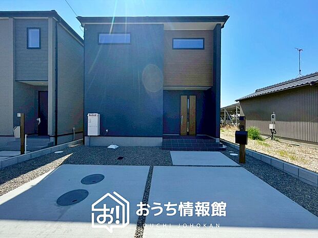 【現地写真(外観)【2号地】】軽くて火災に強い屋根材を採用し、地震時の建物への負担や揺れを軽減しています。