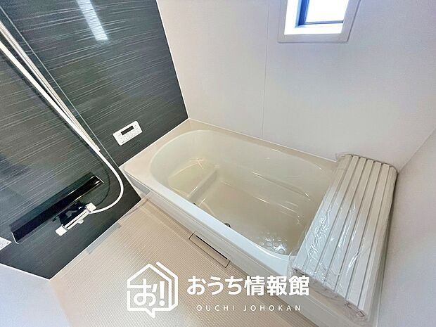 【現地写真(浴室)】浴室暖房乾燥機付き。1坪タイプで広々です。