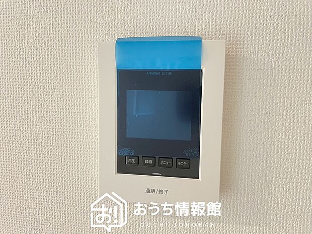 【カラーテレビドアホン】くっきり見やすいカラーモニターです。
夜でも来客者が見やすいLED照明付きです。