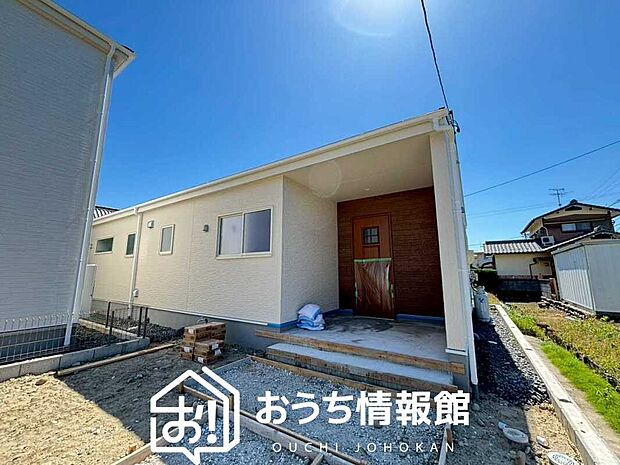 【現地写真（外観）【１号地】】雨で汚れを落とし、耐久性・耐候性に優れた外壁を使用しています。