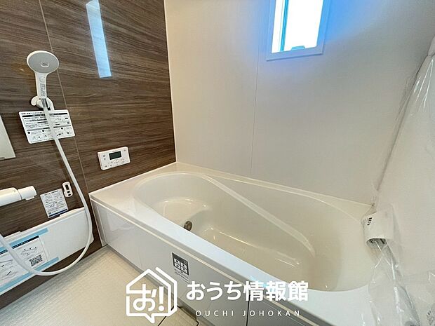 【現地写真（浴室）】浴室暖房乾燥機付き。１坪タイプで広々です。