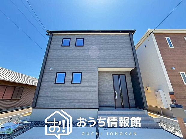 【現地写真（外観）【２号地】】軽くて火災に強い屋根材を採用し、地震時の建物への負担や揺れを軽減しています。