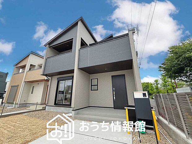 【現地写真（外観）【２号地】】軽くて火災に強い屋根材を採用し、地震時の建物への負担や揺れを軽減しています。