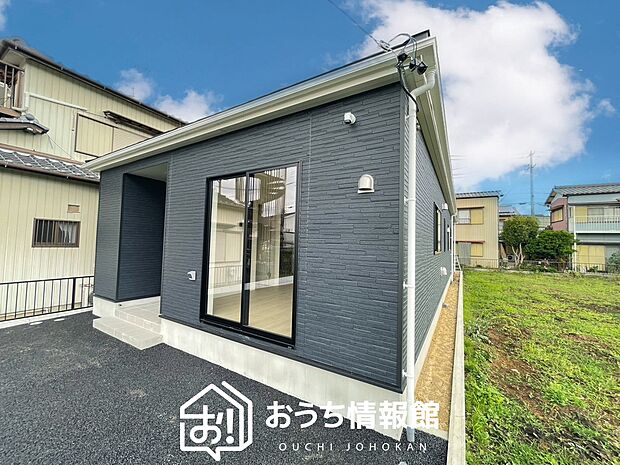 【現地写真（外観）】雨で汚れを落とし、耐久性・耐候性に優れた外壁を使用しています。