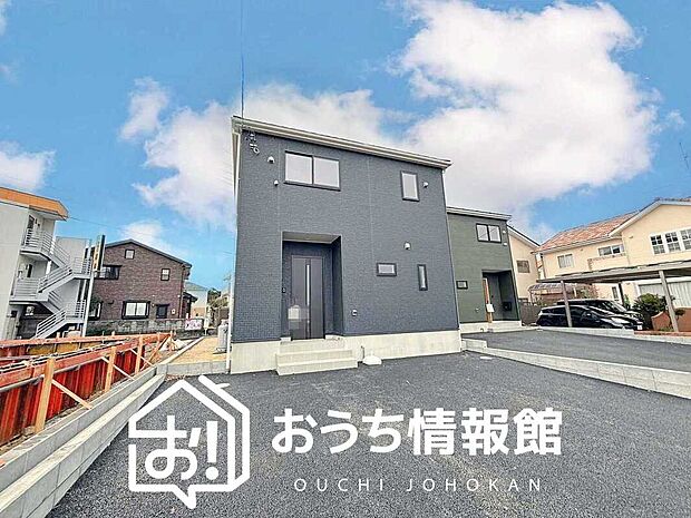 【現地写真（外観）【２号地】】軽くて火災に強い屋根材を採用し、地震時の建物への負担や揺れを軽減しています。