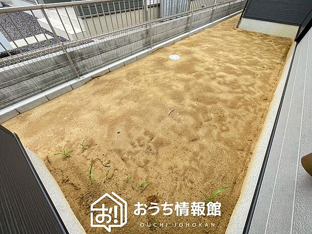 【庭】広々としたプライベート空間でお子様との遊び場、家庭菜園も可能です。