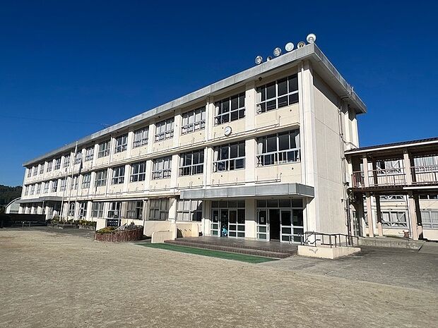 土岐市立妻木小学校（約1,100m）