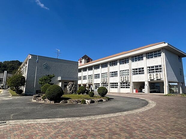 土岐市立西陵中学校（約2,200m）