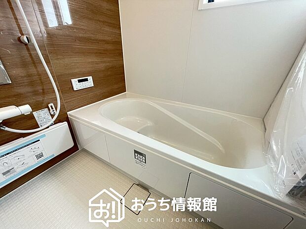 【現地写真（浴室）】浴室暖房乾燥機付き。１坪タイプで広々です。
