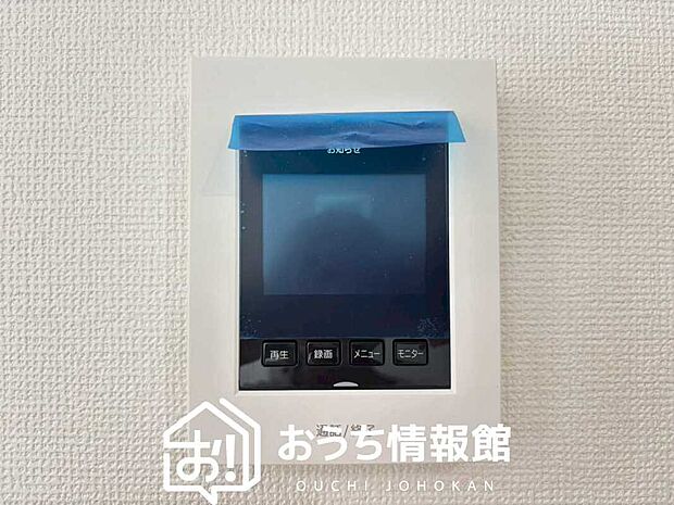 【カラーテレビドアホン】くっきり見やすいカラーモニターです。
夜でも来客者が見やすいLED照明付きです。