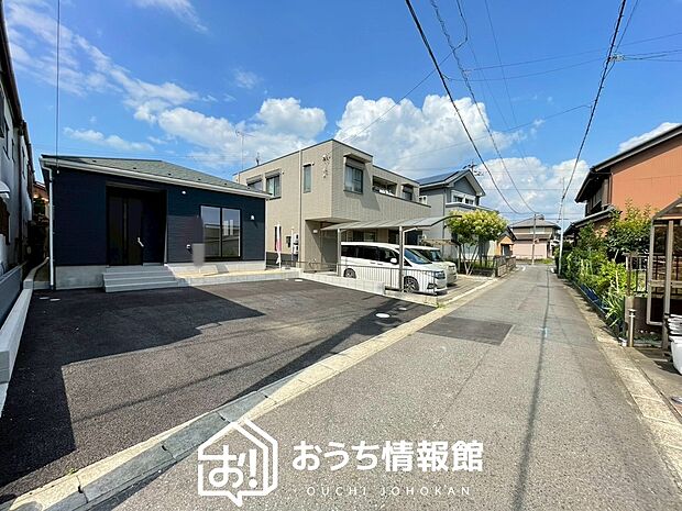 【現地写真(前道含む外観)】健康被害に配慮したもっとも安全性の高い建材を採用し、シックハウス対策をしております。