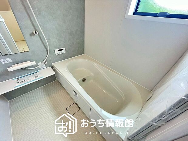 【現地写真(浴室)】浴室暖房乾燥機付き。1坪タイプで広々です。