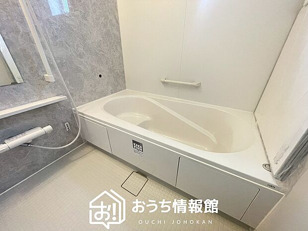 【現地写真(浴室)】浴室暖房乾燥機付き。1坪タイプで広々です。