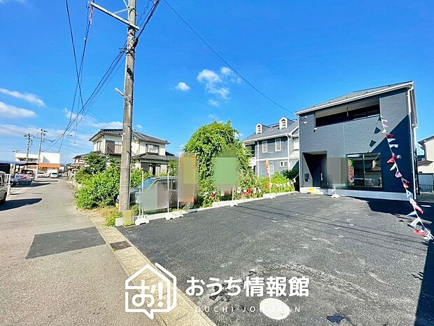 【現地写真(前道含む外観)】健康被害に配慮したもっとも安全性の高い建材を採用し、シックハウス対策をしております。