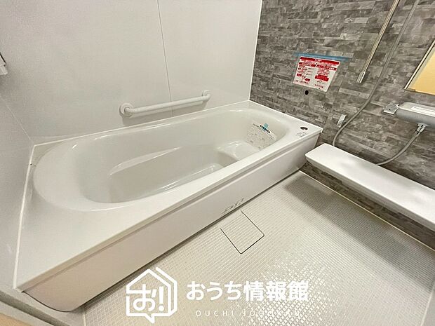 【現地写真(浴室)】浴室暖房乾燥機付き。1坪タイプで広々です。
