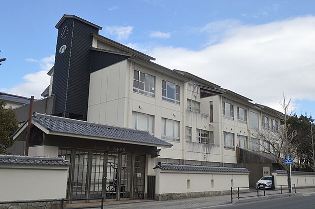 亀山市立亀山西小学校(約1,100m)