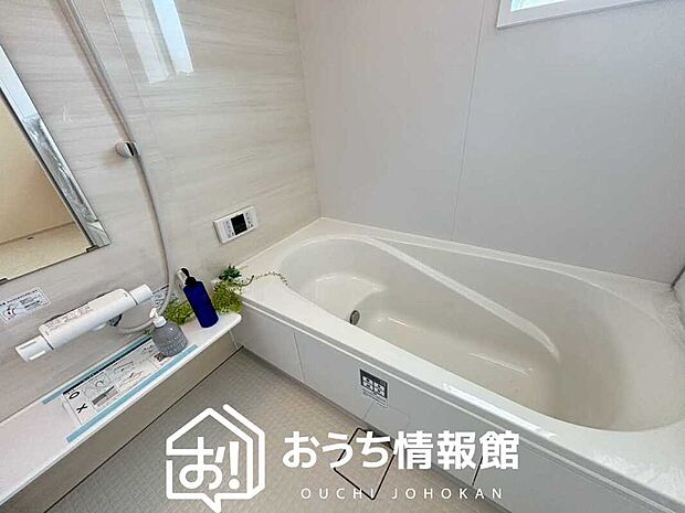 【現地写真(浴室)】浴室暖房乾燥機付き。1坪タイプで広々です。