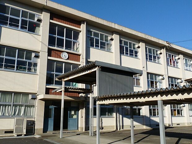 岐阜市立長森中学校(約3,900m)