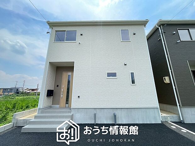 【現地写真(外観)【2号地】】雨で汚れを落とし、耐久性・耐候性に優れた外壁を使用しています。
