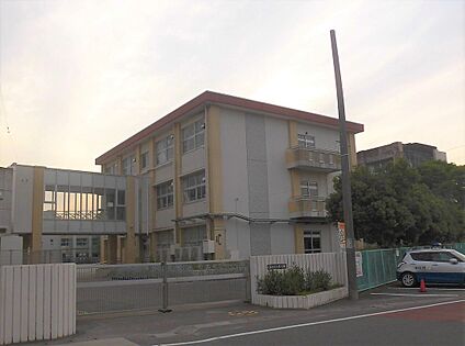 岐阜市立三里小学校 1000ｍ(徒歩13分)