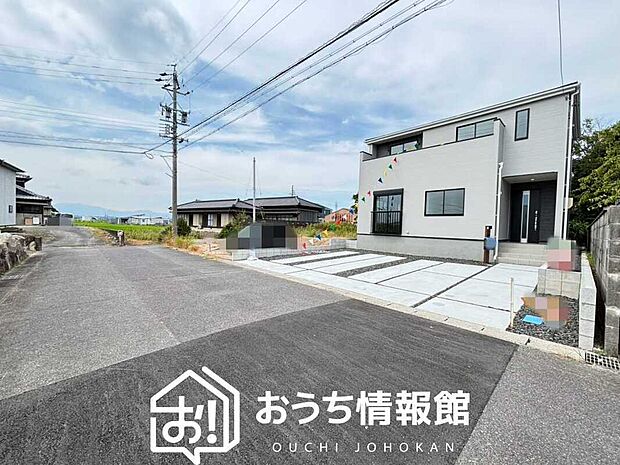 【現地写真(前道含む外観)】健康被害に配慮したもっとも安全性の高い建材を採用し、シックハウス対策をしております。