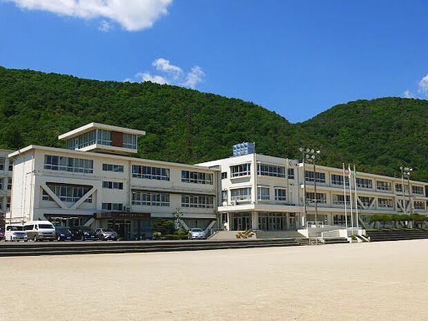 各務原市立鵜沼中学校(約2,800m)